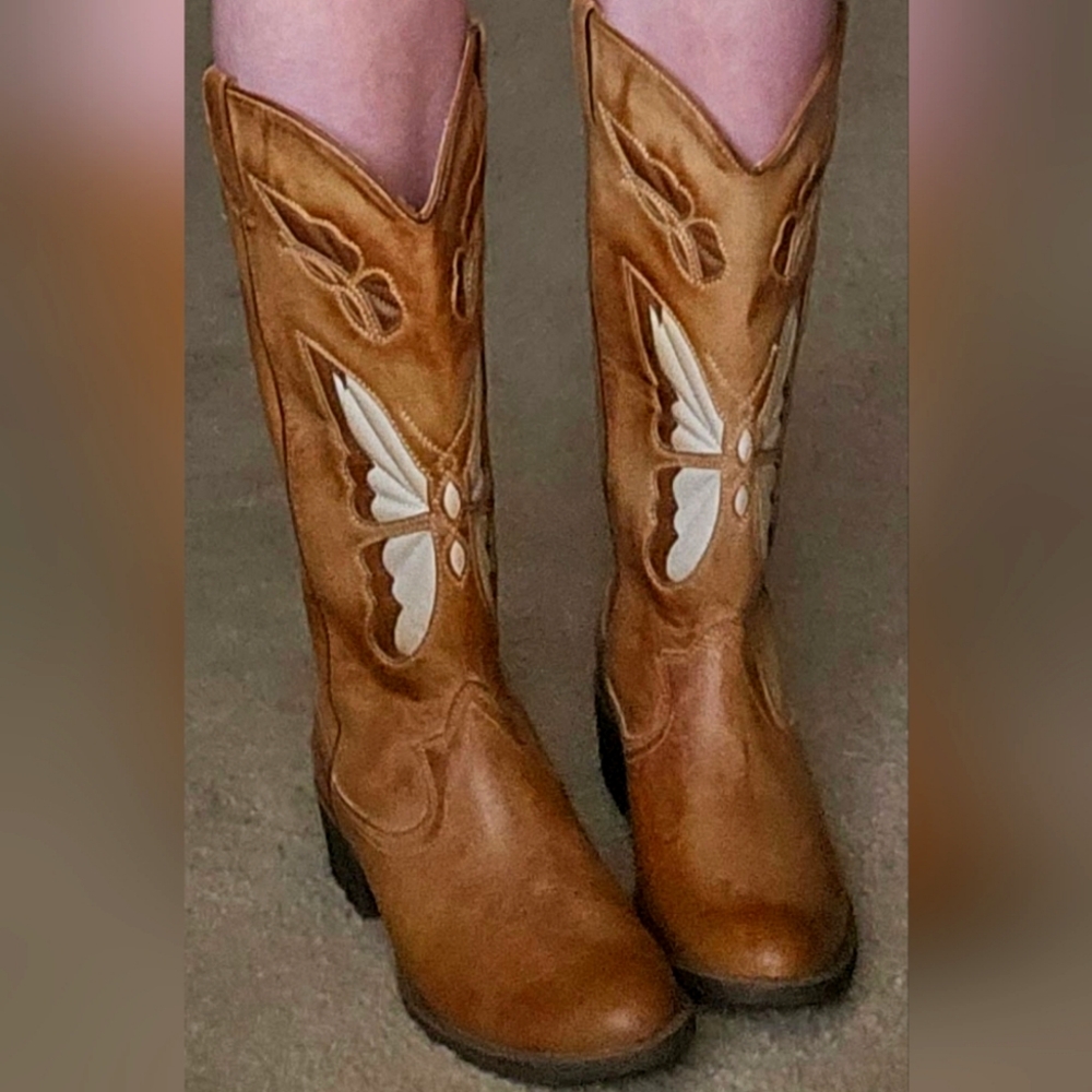 TAN MARIPOSA BOOTS BY MATISSE - size 8.5 - Butterfly boots